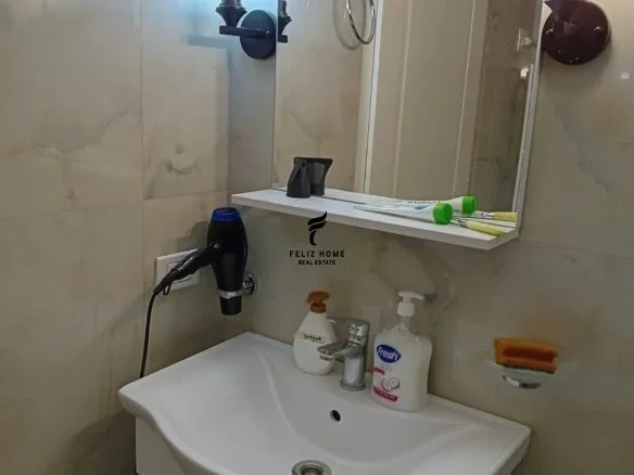 Tirane, jepet me qera apartament 1+1+Ballkon Kati 3, 57 m² 530 € (SELVIA)