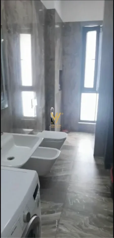 Tirane, jepet me qera apartament 1+1+Ballkon Kati 6, 65 m² 850 € (SQUARE 21)