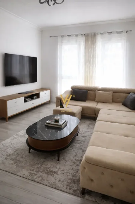 Tirane, jepet me qera apartament 1+1+Ballkon Kati 6, 65 m² 850 € (SQUARE 21)