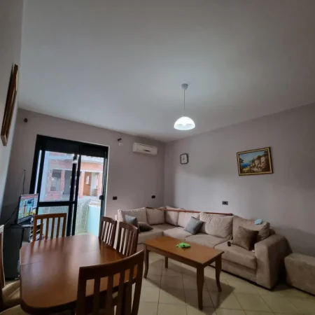 Mali Robit, jepet me qera apartament 2+1+Aneks+Ballkon Kati 3, 90 m² 400 € (mali i robit)