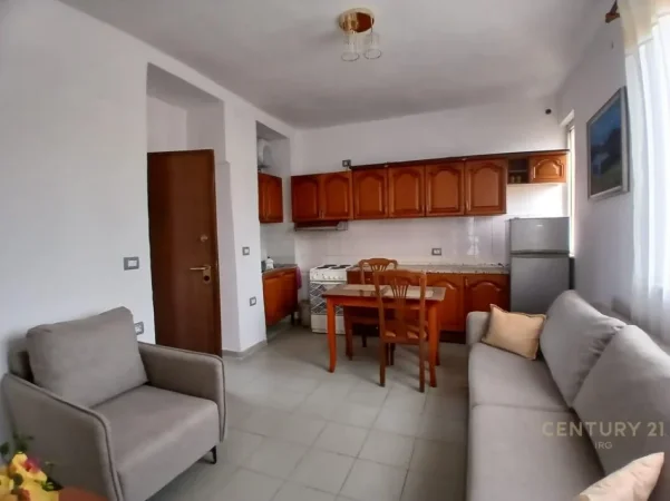 Tirane, jepet me qera apartament 2+1 Kati 5, 80 m² 650 € (Ambasada Polake)