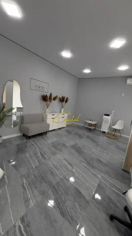 Tirane, shitet dyqan Kati 0, 100 m² 220.000 € (YZBERISHT)