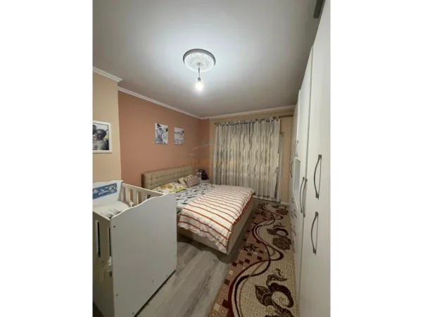 Tirane, shes apartament 2+1+Ballkon Kati 3, 118 m² 315.000 € (Liqeni i Thate)