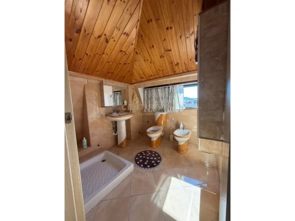 Tirane, shitet apartament duplex 3+1 Kati 7, 153 m² 285.000 € (Fresku)