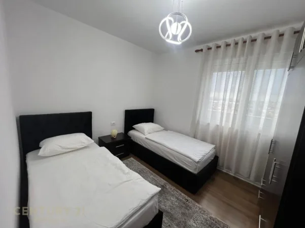 Tirane, jepet me qera apartament 2+1 Kati 5, 105 m² 700 € (Rruga e Dibres)