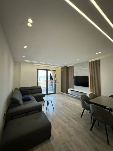 Tirane, jepet me qera apartament 2+1+Ballkon Kati 6, 108 m² 850 € (BULEVARDI I RI)