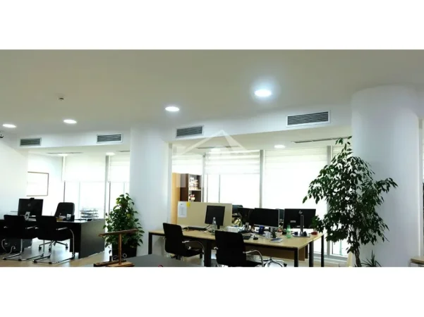 Tirane, jepet me qera zyre , 140 m² 3.400 € (BULEVARDI “BAJRAM CURRI”)