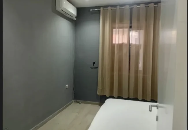 Tirane, jepet me qera apartament 1+1 Kati 1, 45 m² 500 € (BLLOKU)