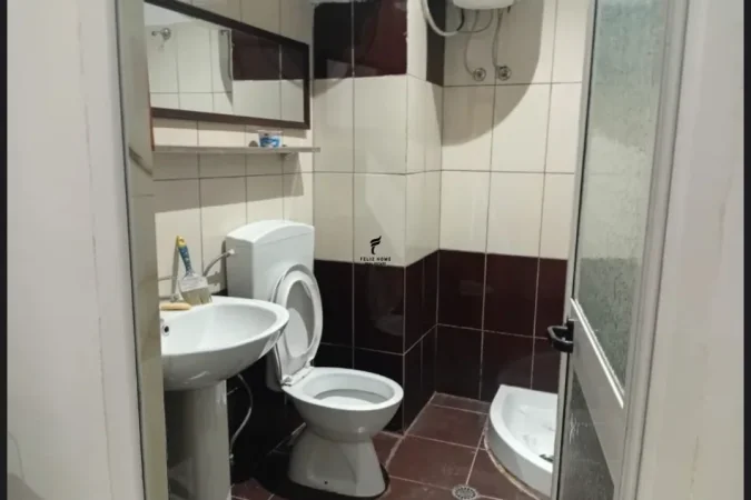 Tirane, jepet me qera apartament 1+1 Kati 1, 45 m² 500 € (BLLOKU)