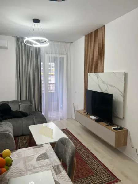 Tirane, jepet me qera apartament 1+1 Kati 2, 60 m² 400 € (Univers City)