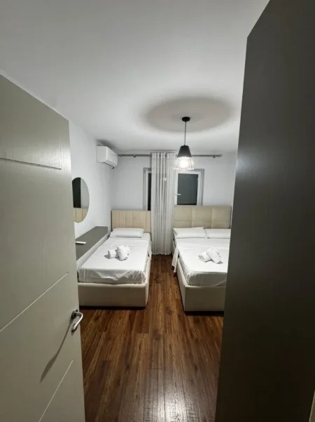 Tirane, jepet me qera apartament 2+1 Kati 2, 107 m² 1.000 € (Rruga e Kosovarve)