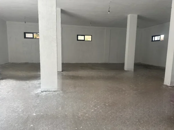 Tirane, jepet me qera magazine Kati 0, 180 m² 900 € (Rruga Artan Lenja)