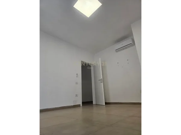 Tirane, jepet me qera zyre Kati 1, 81 m² 