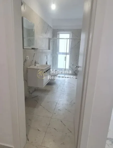Tirane, jepet me qera ambjent biznesi Kati 2, 79 m² 500 € (Rruga Dritan Hoxha)