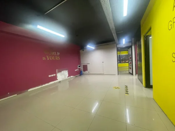 Tirane, jepet me qera ambjent biznesi Kati 5, 250 m² 2.000 € (Rruga e Dibres)