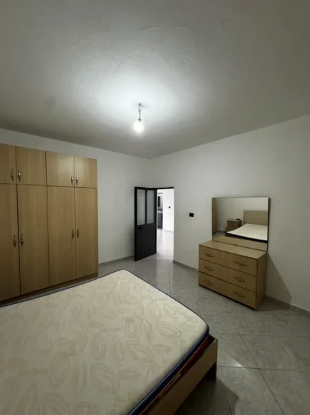 Tirane, jepet me qera Vile 2+1 Kati 0, 120 m² 600 € 