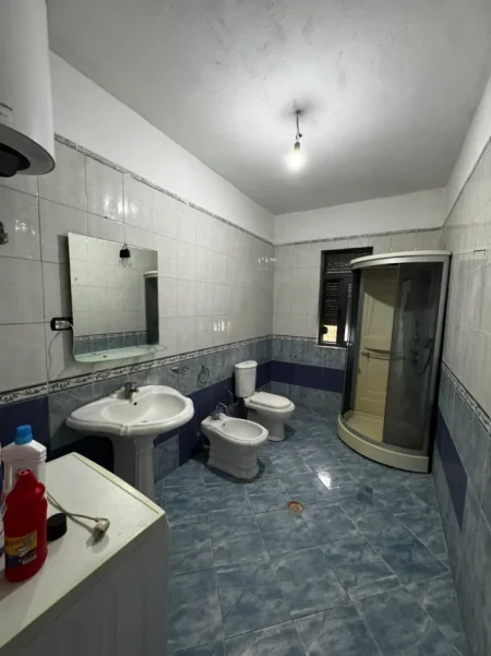 Tirane, jepet me qera Vile 2+1 Kati 0, 120 m² 600 € 