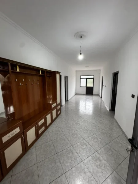 Tirane, jepet me qera Vile 2+1 Kati 0, 120 m² 600 € 