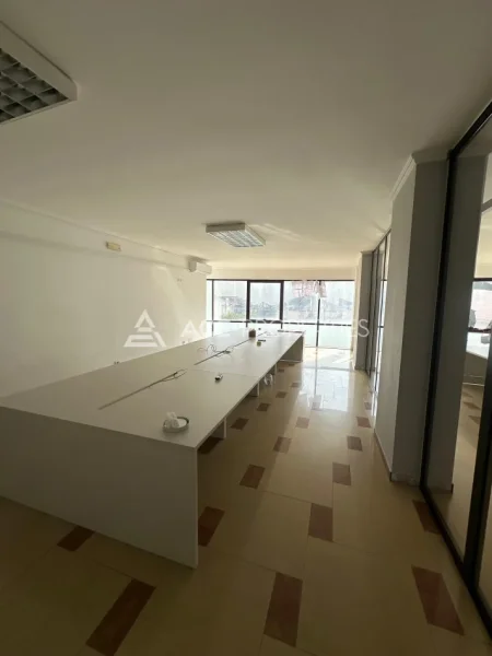 Durres, jepet me qera ambjent biznesi Kati 2, 160 m² 1.500 € (Qender,Durres)