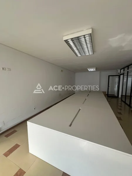 Durres, jepet me qera ambjent biznesi Kati 2, 160 m² 1.500 € (Qender,Durres)