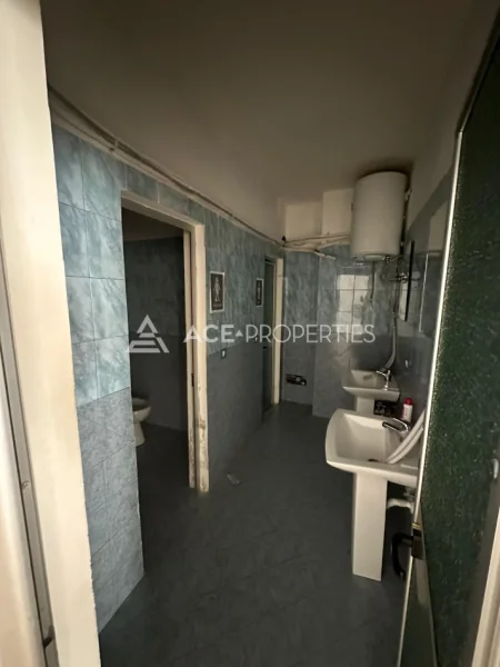 Durres, jepet me qera ambjent biznesi Kati 2, 160 m² 1.500 € (Qender,Durres)