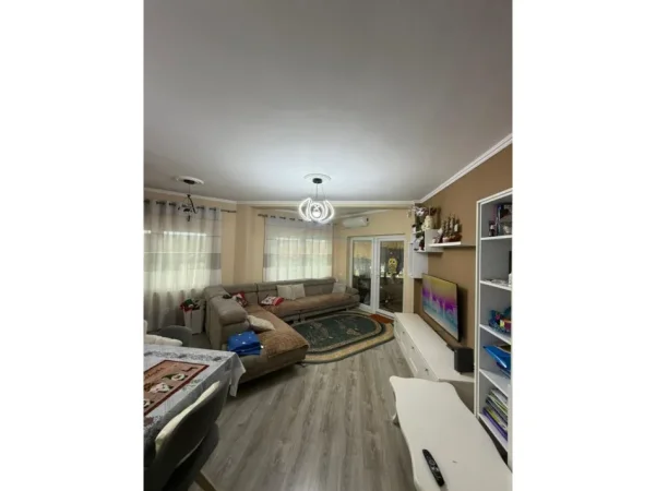 Tirane, shitet apartament 2+1 Kati 3, 117 m² 315.000 € (Apartament 2+1+2, Liqeni i Thatë,Tiranë)