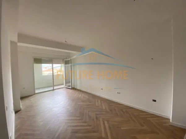 Tirane, jepet me qera apartament 1+1+Ballkon Kati 3, 65 m² 500 € 