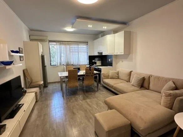 Tirane, jepet me qera apartament 1+1+Ballkon Kati 3, 70 m² 500 € (BRRYL)
