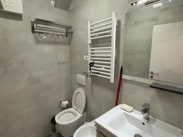 Tirane, jepet me qera apartament 1+1+Ballkon Kati 3, 70 m² 500 € (BRRYL)