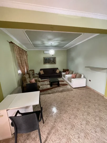 Tirane, jepet me qera apartament 2+1 Kati 2, 100 m² 400 € (CASA ITALIA)
