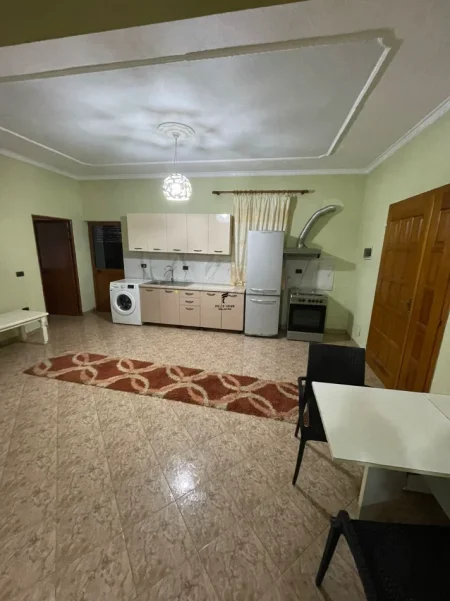 Tirane, jepet me qera apartament 2+1 Kati 2, 100 m² 400 € (CASA ITALIA)