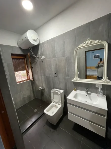 Tirane, jepet me qera apartament 2+1 Kati 2, 100 m² 400 € (CASA ITALIA)
