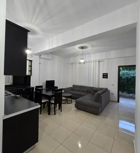 Tirane, jepet me qera Vile 1+1 Kati 1, 60 m² 450 € (Qytet Studenti)