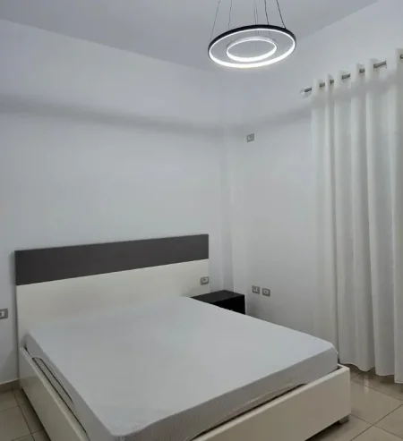Tirane, jepet me qera Vile 1+1 Kati 1, 60 m² 450 € (Qytet Studenti)
