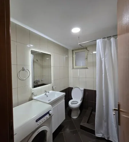 Tirane, jepet me qera Vile 1+1 Kati 1, 60 m² 450 € (Qytet Studenti)
