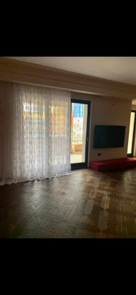 Tirane, jepet me qera apartament 1+1 Kati 6, 148 m² 1.500 € (Rruga Urani Pano)