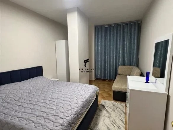 Tirane, jepet me qera apartament 1+1+Ballkon Kati 6, 65 m² 650 € (BLLOK)