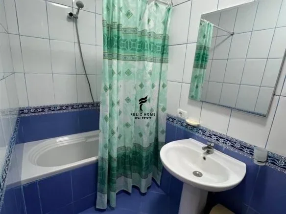 Tirane, jepet me qera apartament 1+1+Ballkon Kati 6, 65 m² 650 € (BLLOK)