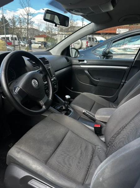 Tirane, shes makine | veture Golf 5 Nafte, manuale Kondicioner 245.000 km 3.200 €
