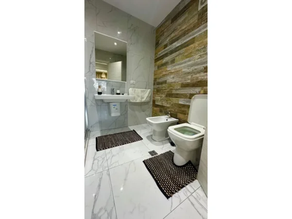 Tirane, jepet me qera apartament 2+1 Kati 7, 85 m² 550 €