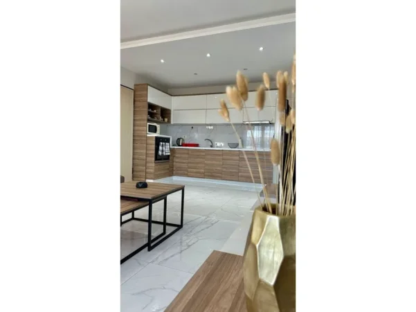 Tirane, jepet me qera apartament 2+1 Kati 7, 85 m² 550 €