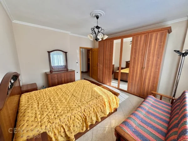 Tirane, jepet me qera apartament 2+1+Ballkon Kati 7, 104 m² 850 € (blloku)