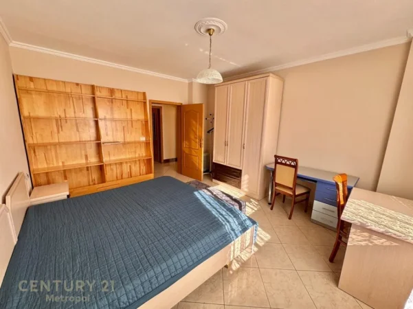 Tirane, jepet me qera apartament 2+1+Ballkon Kati 7, 104 m² 850 € (blloku)