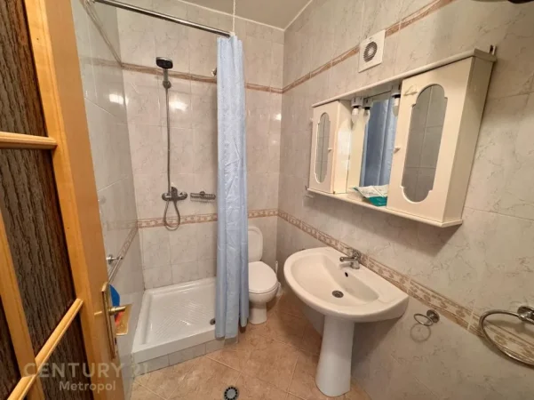 Tirane, jepet me qera apartament 2+1+Ballkon Kati 7, 104 m² 850 € (blloku)