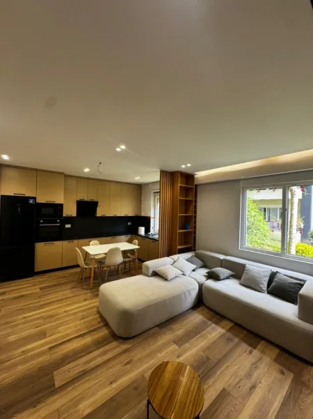 Tirane, jepet me qera apartament 1+1 Kati 1, 78 m² 650 € (Rruga Hamdi Sina,kompleksi FZ)