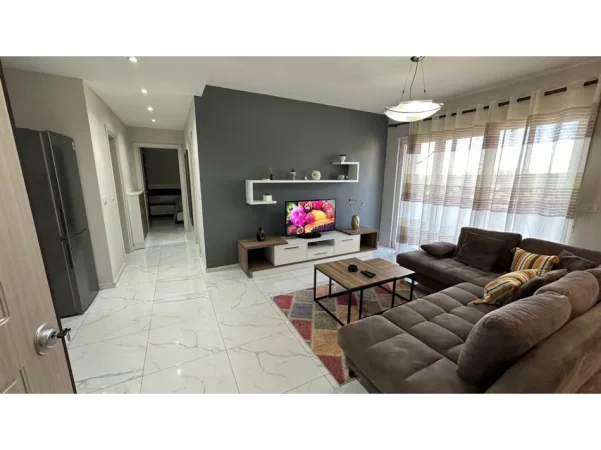 Tirane, jepet me qera apartament 1+1 Kati 7, 85 m² 550 € (astiri)