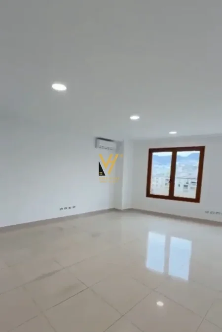 Tirane, jepet me qera zyre Kati 4, 187 m² 2.600 € (HILTON)