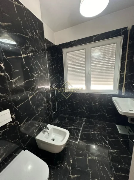 Tirane, jepet me qera 2+1 Kati 6, 160 m² 1.000 € 