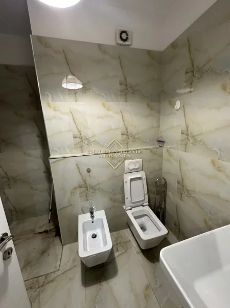 Tirane, jepet me qera 2+1 Kati 6, 160 m² 1.000 € 