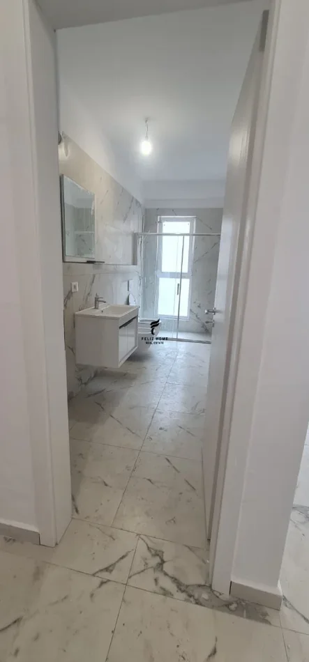 Tirane, jepet me qera zyre Kati 2, 80 m² 500 € (LAPRAKE)